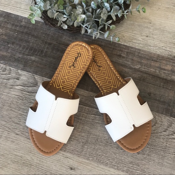 LAST SIZE 6 📣 White H Band Slides - Picture 3 of 6